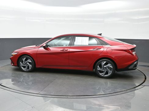 Certified 2025 Hyundai Elantra SEL w/ Cargo Package image 3