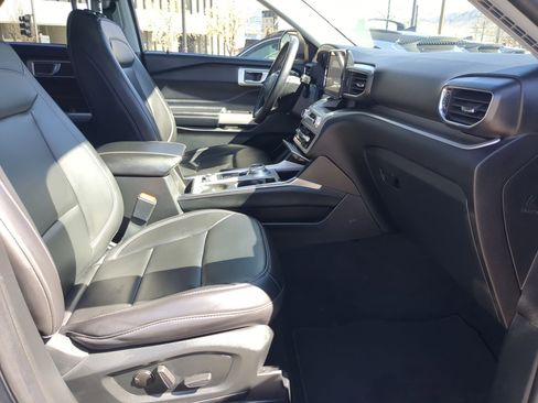 Used 2022 Ford Explorer XLT w/ Equipment Group 202A image 33