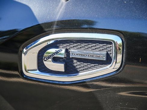 Used 2017 Nissan Titan SV image 13