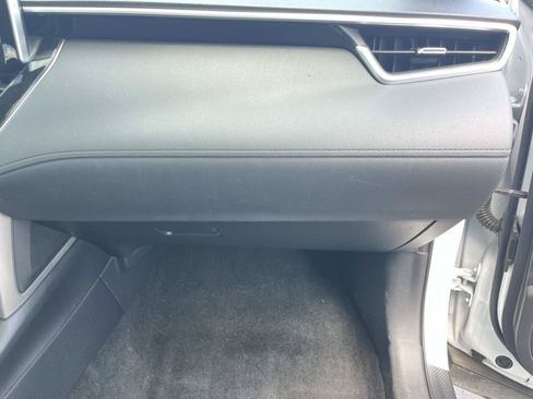 Used 2022 Toyota Corolla Cross XLE w/ Convenience Package FWD image 22