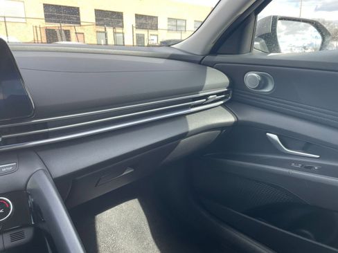 Used 2025 Hyundai Elantra SEL image 37