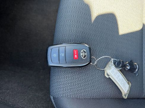 Used 2025 Toyota Prius LE image 20