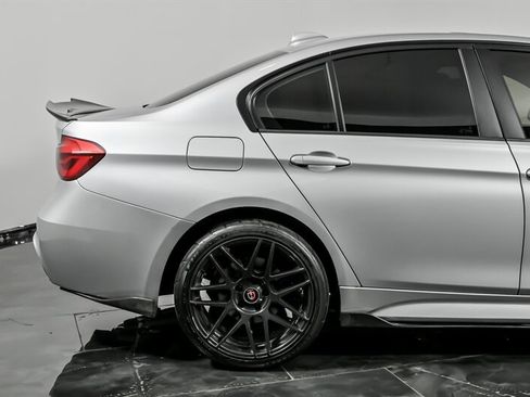 Used 2018 BMW 320i xDrive Sedan image 12