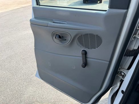 Used 2007 Ford E-450 and Econoline 450 RWD image 17