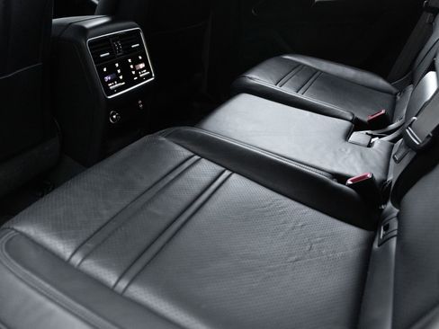 Certified 2022 Porsche Cayenne S AWD/4WD image 25