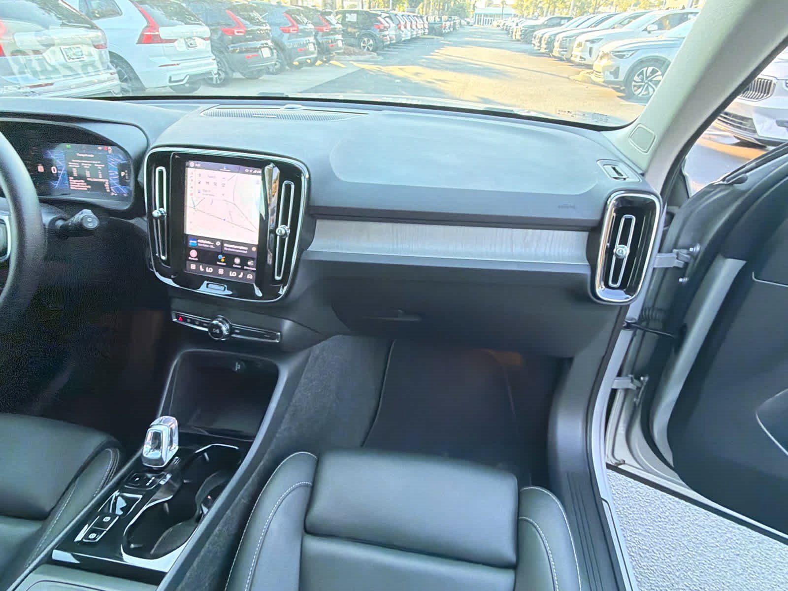 Used 2025 Volvo XC40 B5 Ultra AWD/4WD image 21