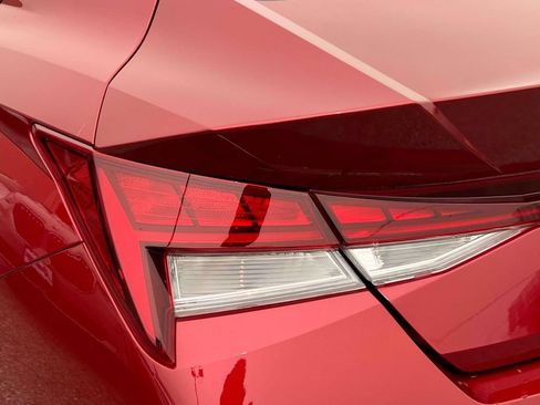 Certified 2025 Hyundai Elantra Limited FWD image 10