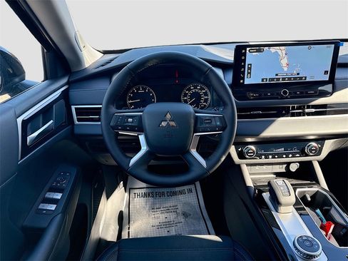 New 2026 Mitsubishi Outlander SE image 23