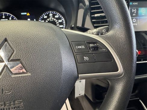 Used 2020 Mitsubishi Outlander ES image 26