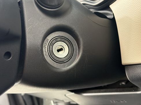 Used 2020 Toyota Corolla LE FWD image 29