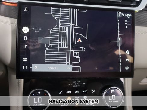 Used 2022 Jaguar F-PACE SVR image 3