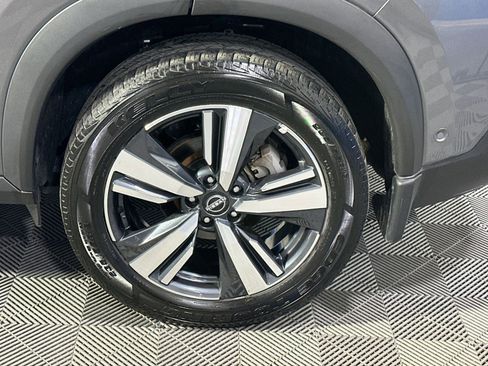 Used 2023 Nissan Rogue SL w/ SL Premium Package image 12