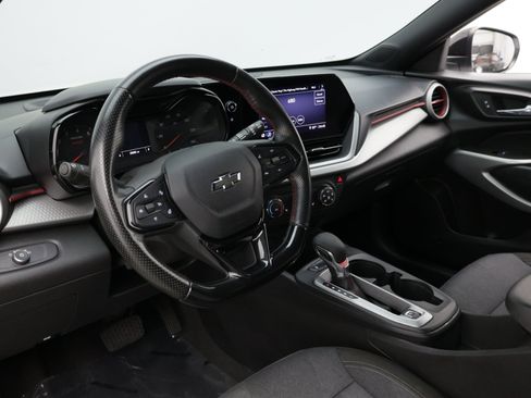 Used 2024 Chevrolet Trax RS FWD image 13