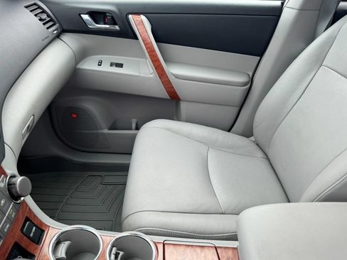 Used 2010 Toyota Highlander Limited AWD/4WD image 15