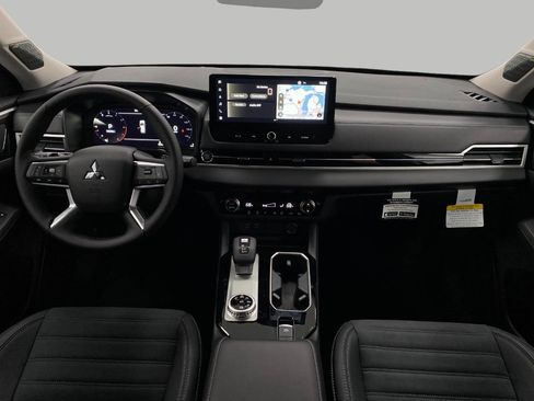 New 2025 Mitsubishi Outlander SE image 20