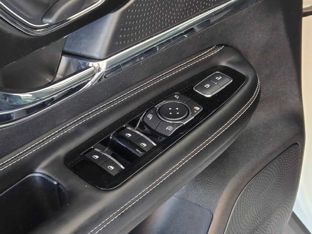 Used 2023 Lincoln Corsair AWD image 24