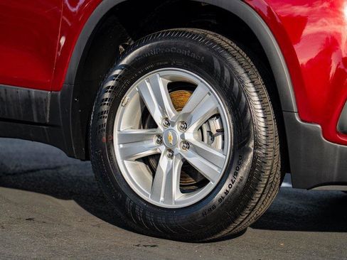 Used 2022 Chevrolet Trax LT w/ LT Convenience Package image 7