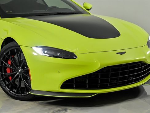 Used 2023 Aston Martin V8 Vantage Coupe RWD image 3