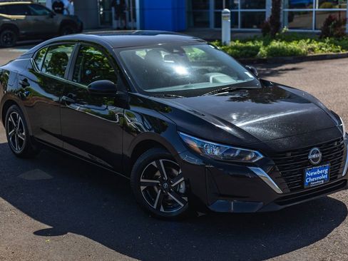 Used 2024 Nissan Sentra SV FWD image 2