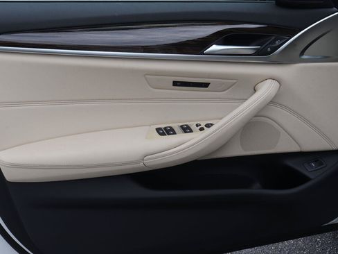 Used 2023 BMW 530i w/ Convenience Package RWD image 11