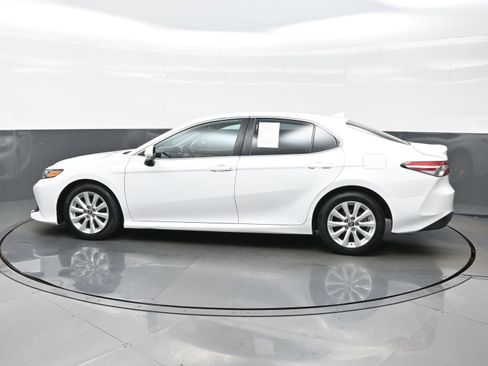 Used 2019 Toyota Camry LE w/ Convenience Package FWD image 3