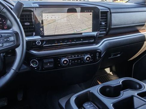 Used 2025 GMC Sierra 1500 SLT AWD/4WD image 19