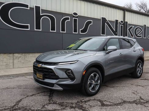 Used 2025 Chevrolet Blazer LT FWD image 1
