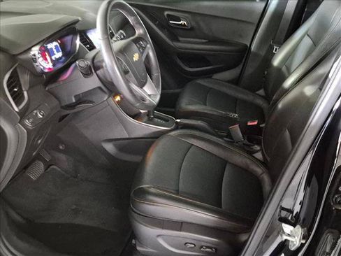 Used 2021 Chevrolet Trax LT w/ Premium Seat Package AWD/4WD image 10