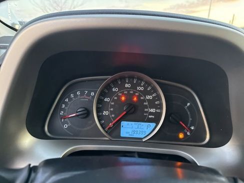 Used 2013 Toyota RAV4 XLE AWD/4WD image 32