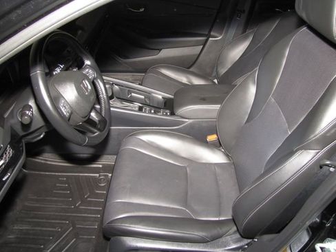 Used 2023 Honda Accord Sport image 9