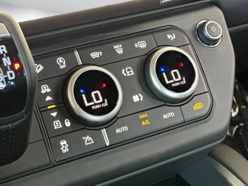 New 2026 Land Rover Defender 110 X-Dynamic SE AWD/4WD image 18