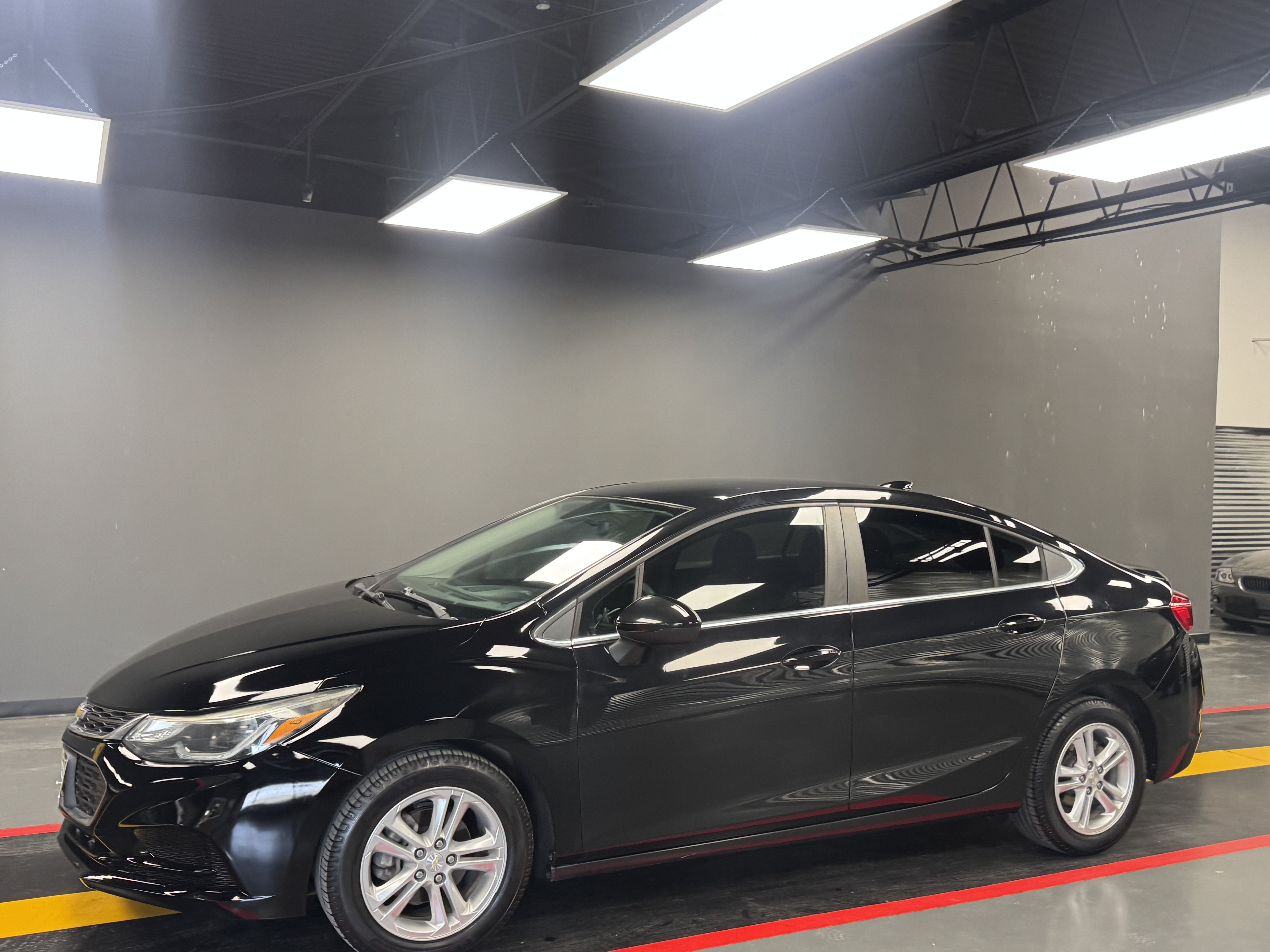 Used 2017 Chevrolet Cruze LT FWD image 2