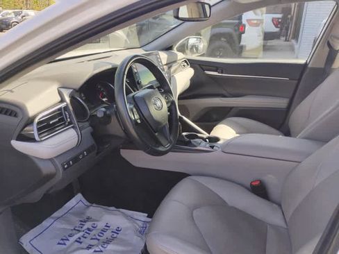 Used 2023 Toyota Camry XSE FWD image 8