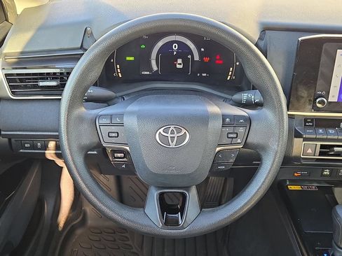 Used 2025 Toyota Camry LE FWD image 16