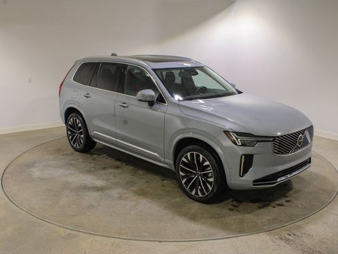 Used 2026 Volvo XC90 B6 Plus w/ Protection Package Premier image 7