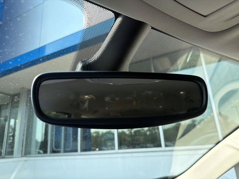 Used 2023 Chrysler Pacifica Touring-L FWD image 25