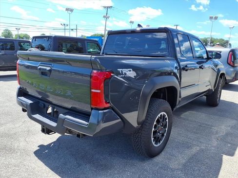 Used 2025 Toyota Tacoma TRD Off-Road AWD/4WD image 3