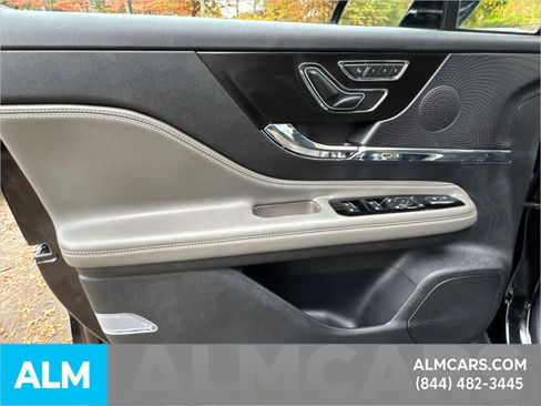 Used 2024 Lincoln Corsair AWD image 11