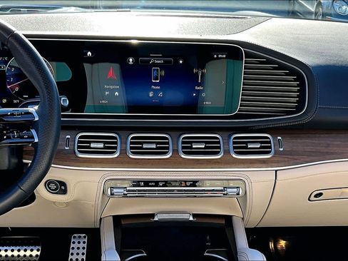Used 2025 Mercedes-Benz GLS 450 4MATIC image 7