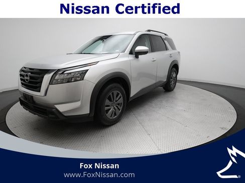 Certified 2024 Nissan Pathfinder SV image 1