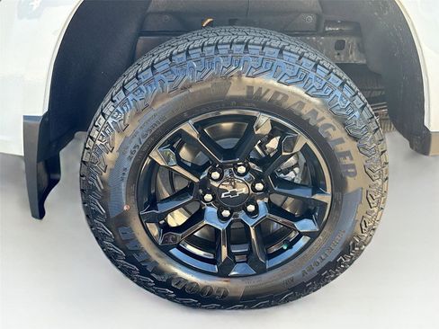 Used 2025 Chevrolet Colorado Z71 w/ Midnight Edition image 29