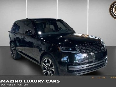 Used 2023 Land Rover Range Rover SE image 1