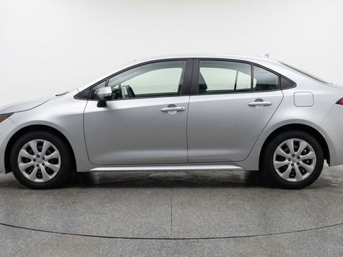 Used 2025 Toyota Corolla LE FWD image 5