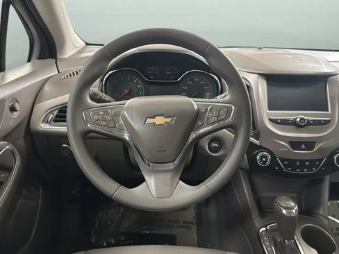 Used 2016 Chevrolet Cruze LT w/ Convenience Package FWD image 10