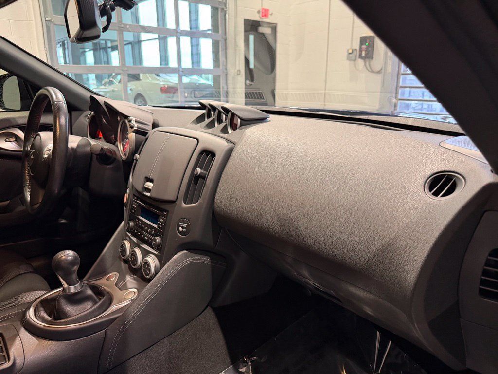 Used 2019 Nissan 370Z Coupe RWD image 29