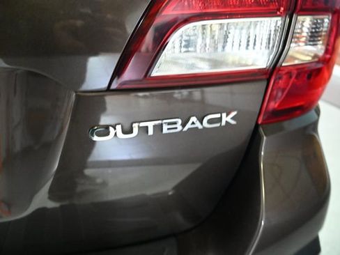 Used 2019 Subaru Outback 2.5i Premium image 16