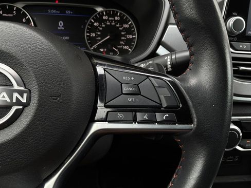 Used 2025 Nissan Altima 2.5 SR FWD image 33