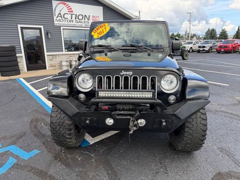 Used 2017 Jeep Wrangler Unlimited Sahara AWD/4WD image 8