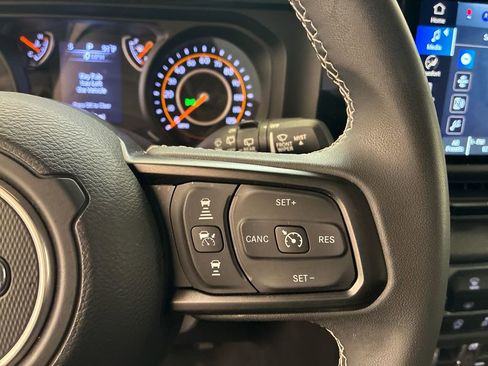 Used 2025 Jeep Wrangler Unlimited Sport AWD/4WD image 22