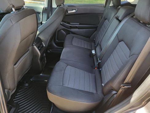 Used 2018 Ford Edge SE image 19
